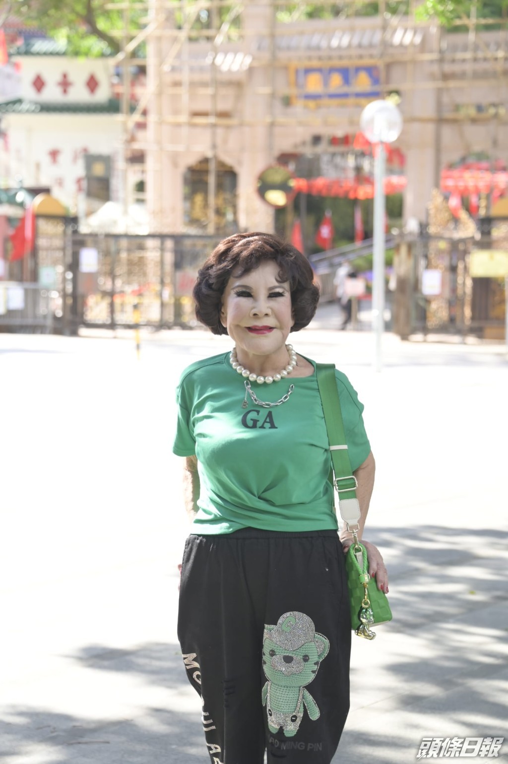 夏蕙姨當然要在門口打卡留念。